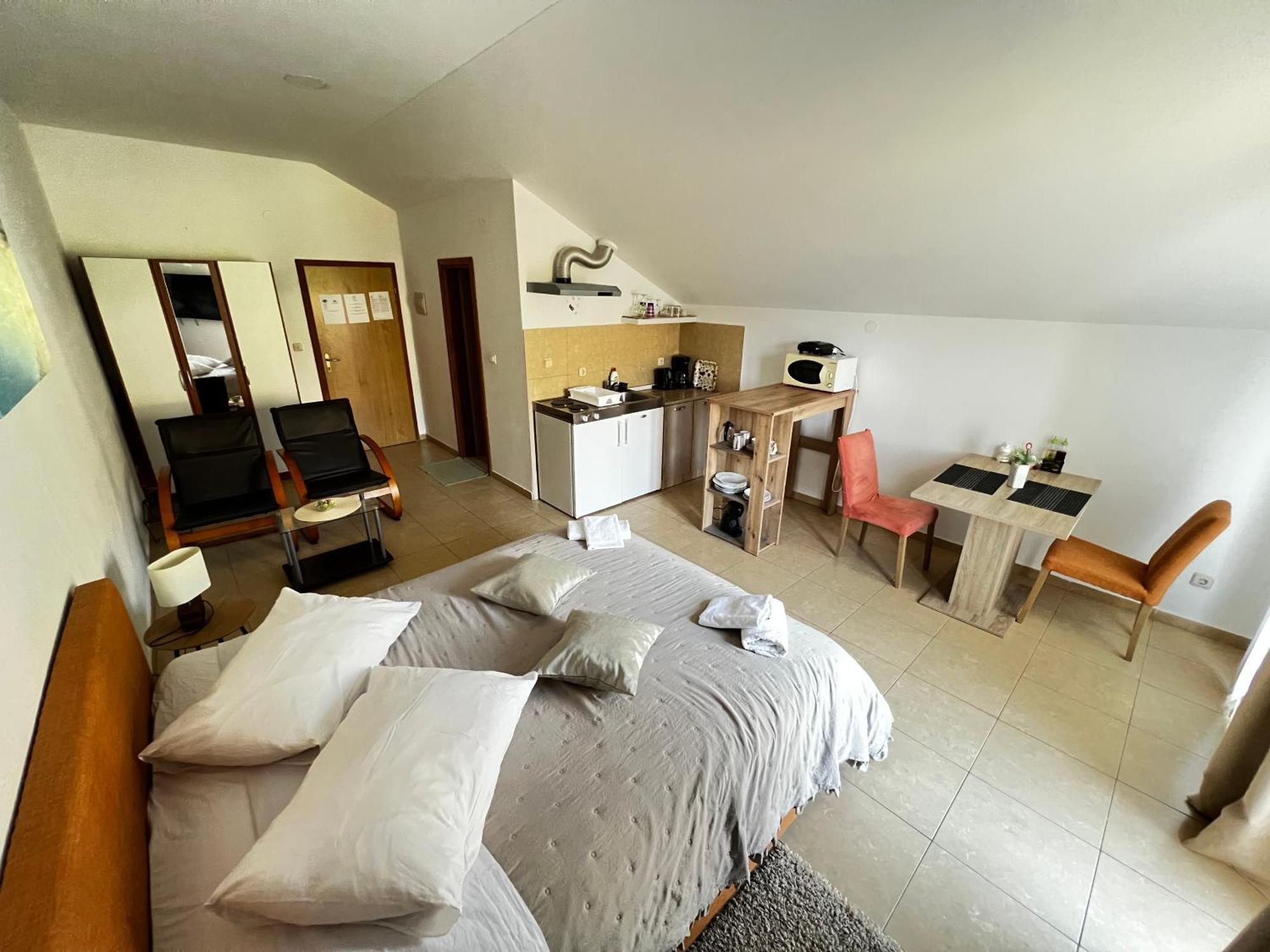 Lira Apartment