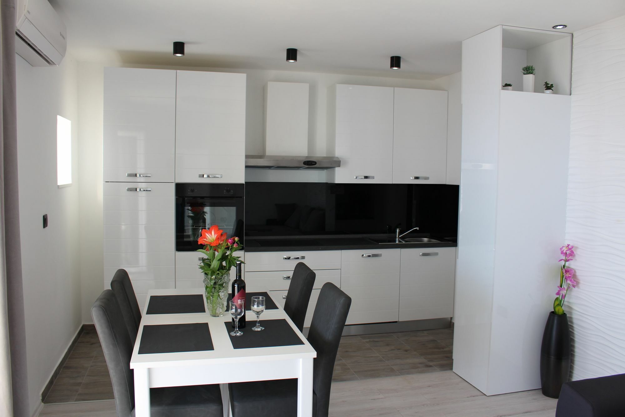 Apartment Lira *